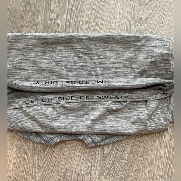 Lululemon Metal Vent - Picture 3 of 3